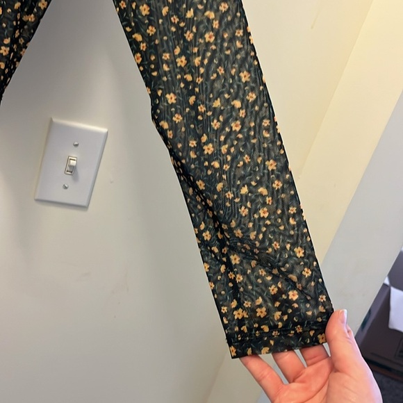 Forever 21 flowered long sleeve collared crop top size Large - Picture 4 of 6